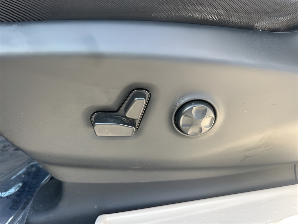 2023 Chrysler Voyager LX photo 9