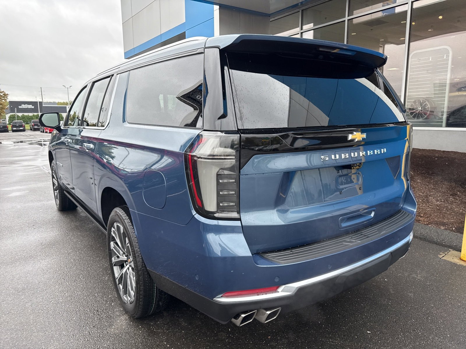 2026 Chevrolet Suburban High Country photo 4