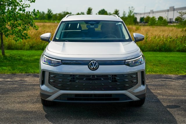 2025 Volkswagen Tiguan SE photo 4