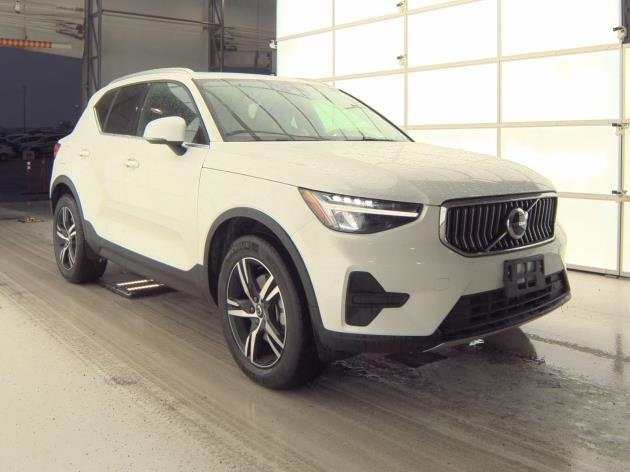 2025 Volvo XC40 Core's photo