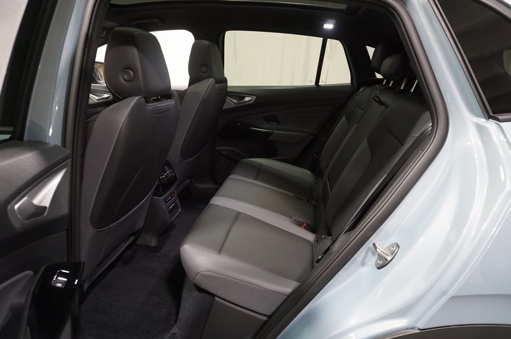 2025 Volkswagen ID.4 Pro Plus photo 12