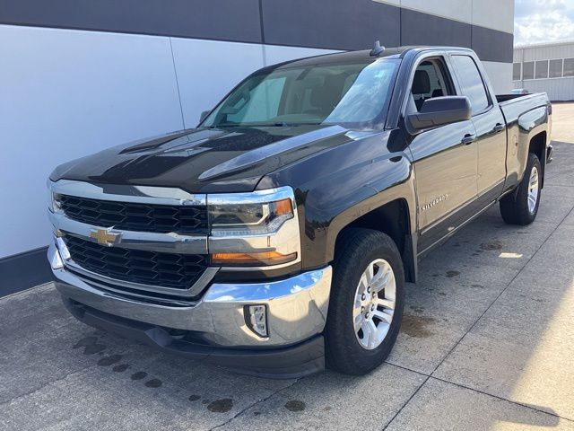 2018 Chevrolet Silverado 1500 LT photo 2