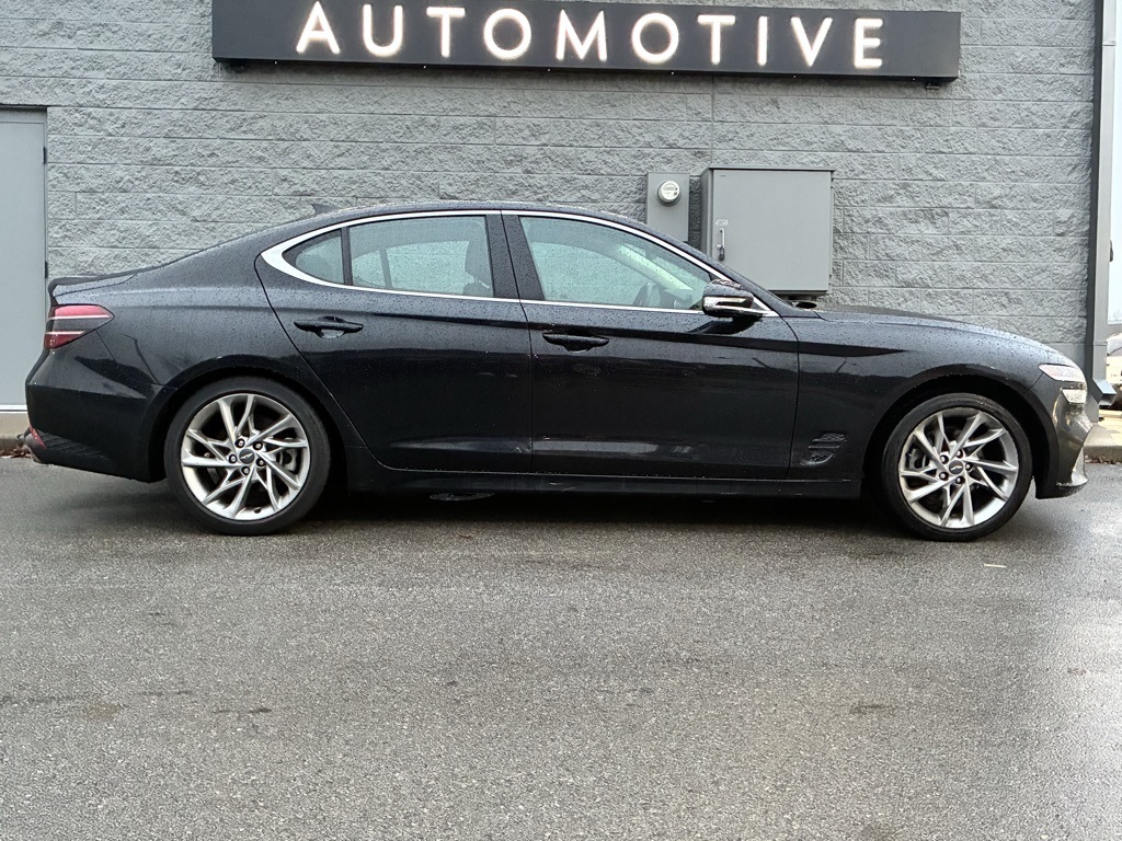 2022 Genesis G70 2.0T Prestige photo 2