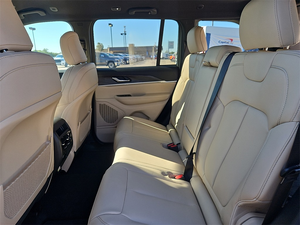 2025 Jeep Grand Cherokee Limited photo 10