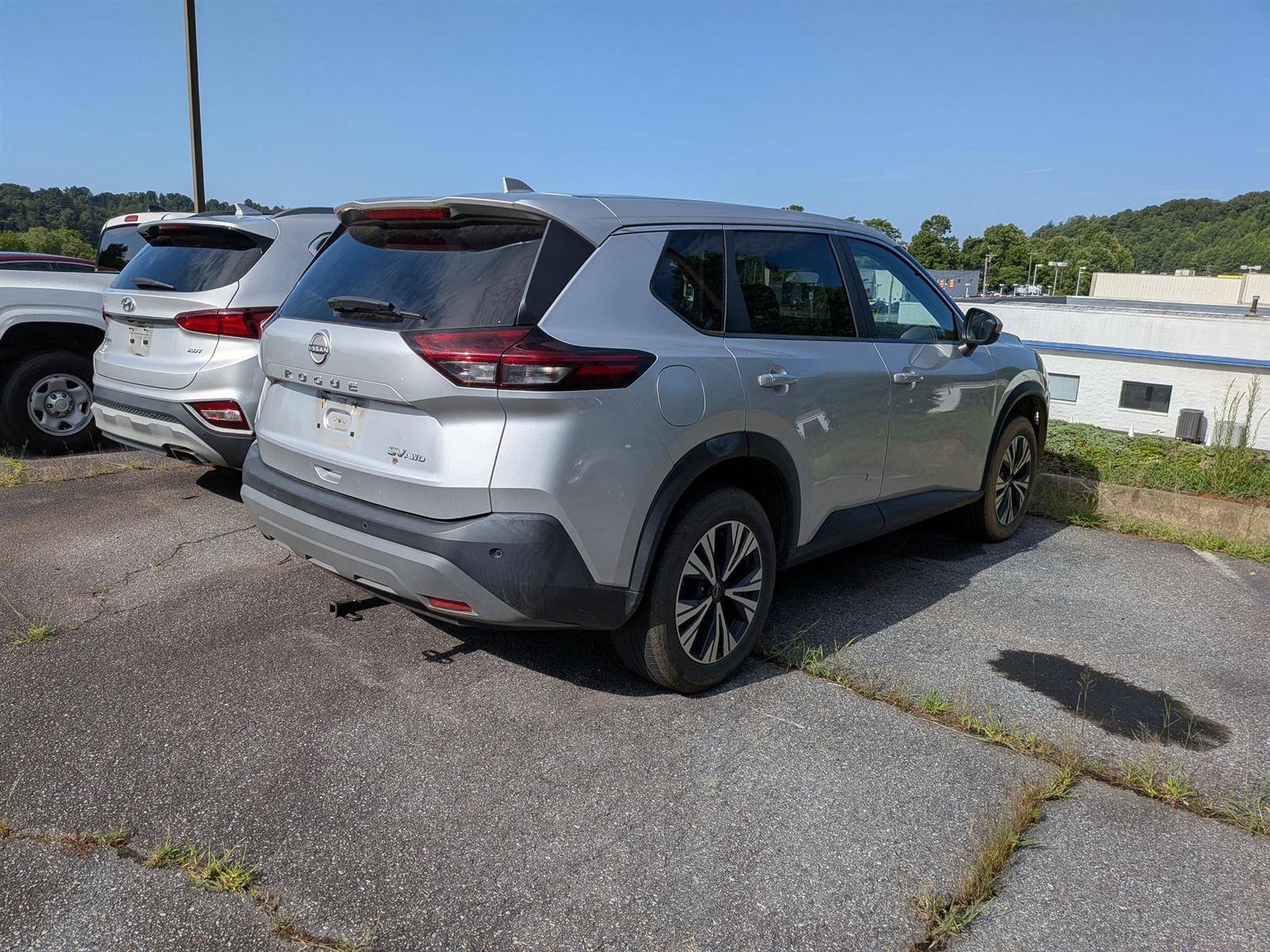 2022 Nissan Rogue SV photo 4