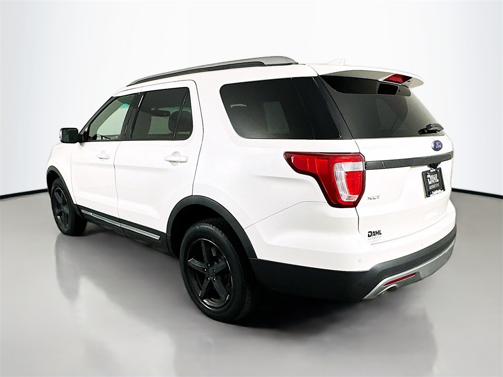 2016 Ford Explorer XLT photo 2