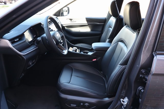 2025 Jeep Grand Cherokee Limited photo 9