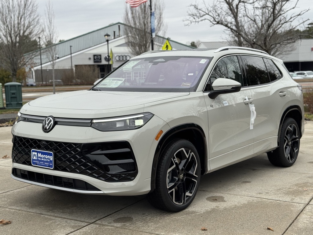 2026 Volkswagen Tiguan SEL R-Line photo 3
