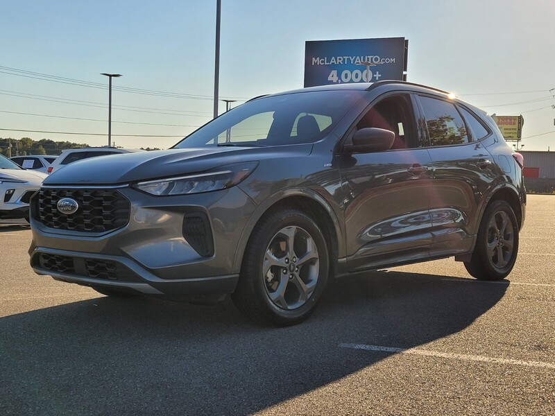 2023 Ford Escape ST-Line photo 4