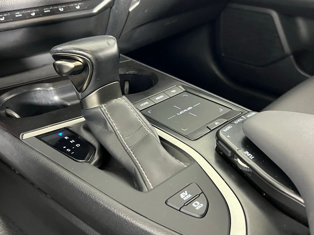 2021 Lexus UX 250h photo 15