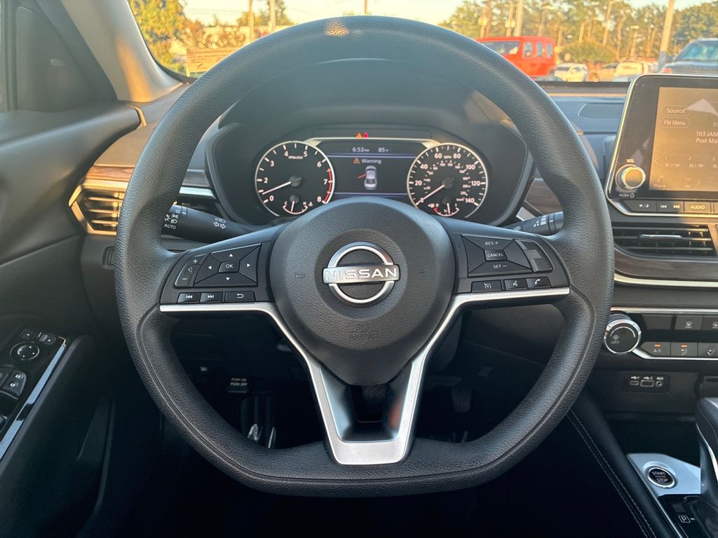 2023 Nissan Altima 2.5 SV photo 14
