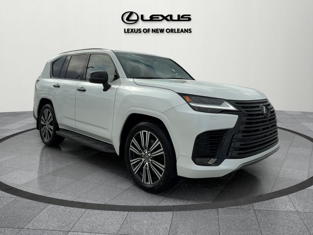 2025 Lexus LX Luxury's photo