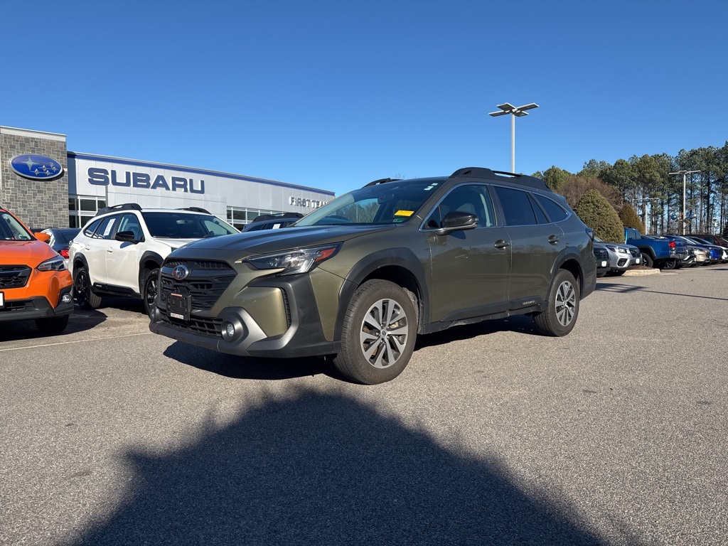 2025 Subaru Outback Premium's photo