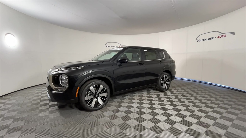 2025 Mitsubishi Outlander SE photo 4