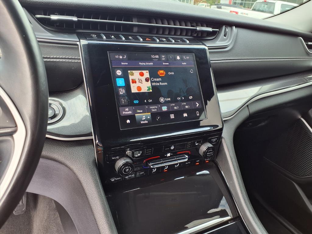 2022 Jeep Grand Cherokee Laredo photo 6