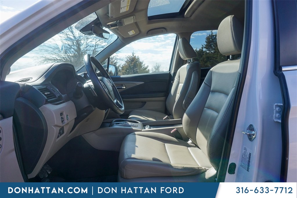 Used 2023 Platinum White Pearl Honda RTL image 3
