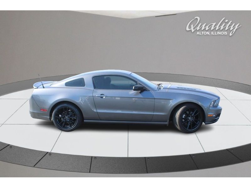2014 Ford Mustang V6 photo 3