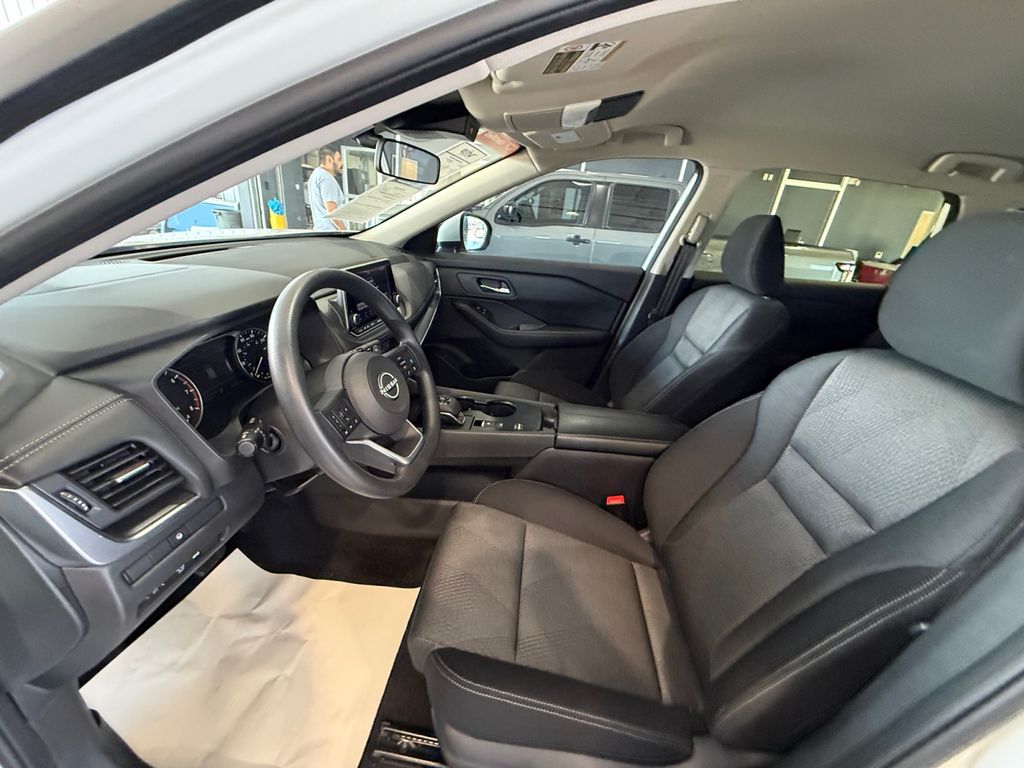 2024 Nissan Rogue SV photo 24