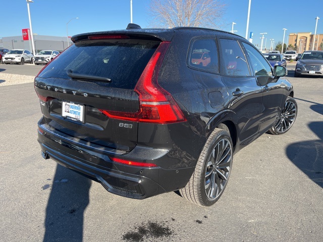 2026 Volvo XC60 B5 photo 4