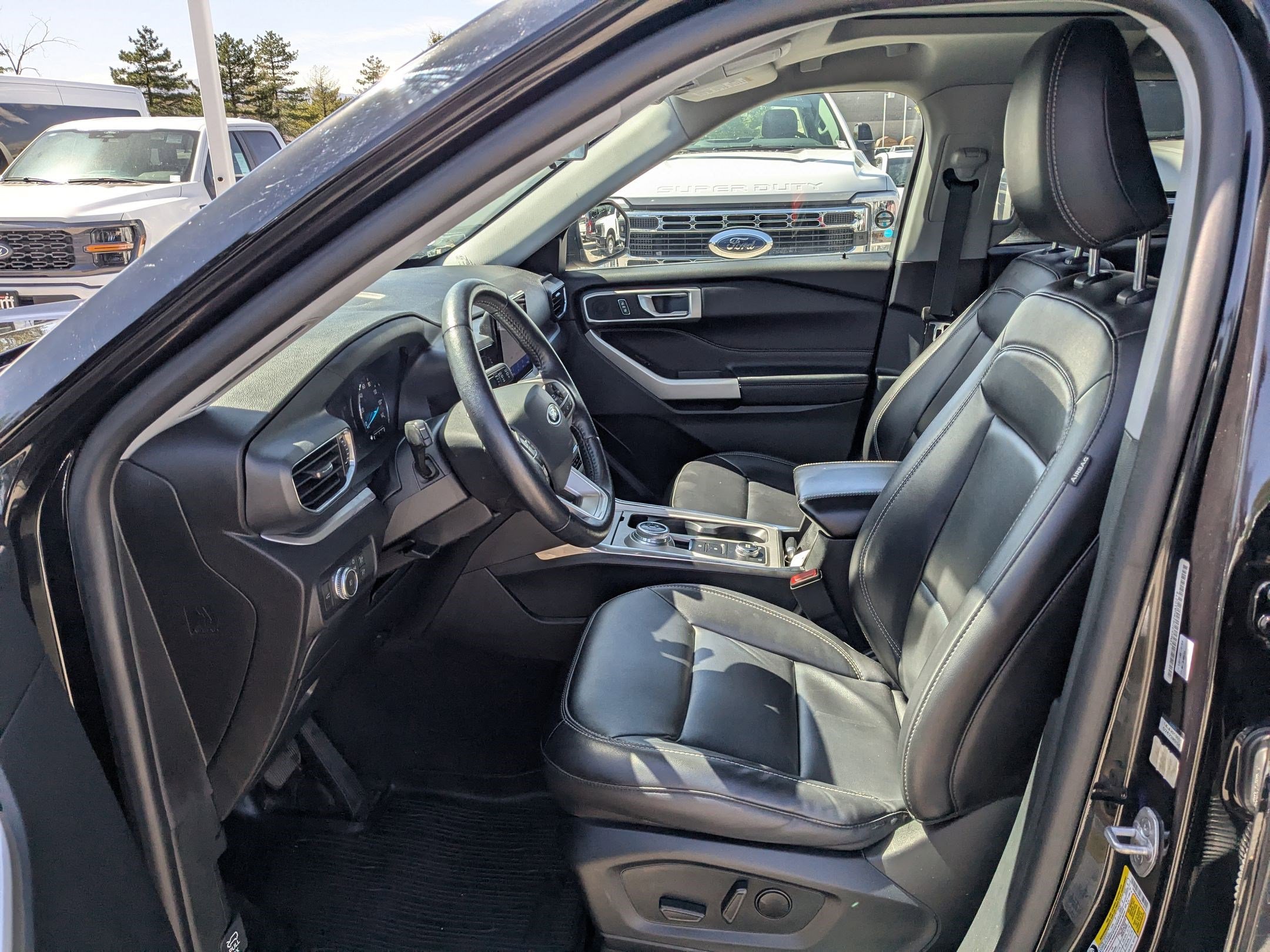 2022 Ford Explorer XLT photo 11