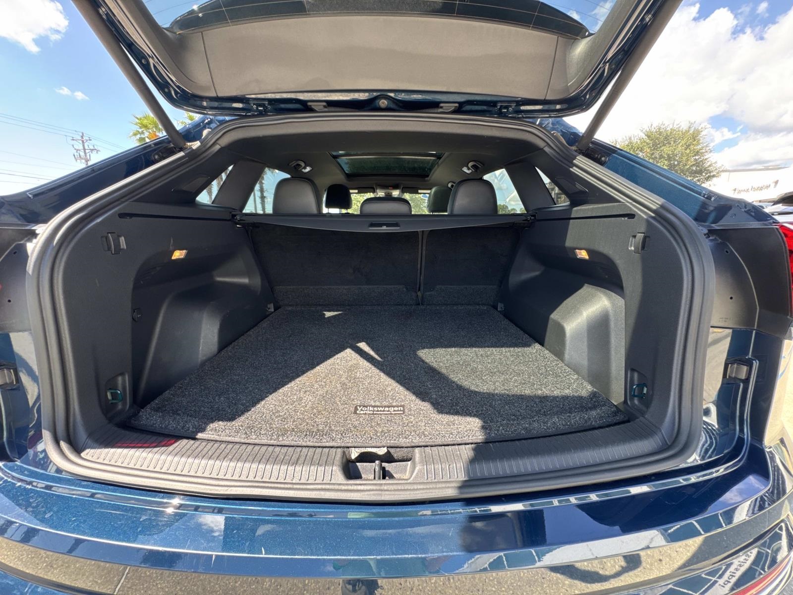 2022 Volkswagen Atlas Cross Sport V6 SEL Premium R-Line photo 7