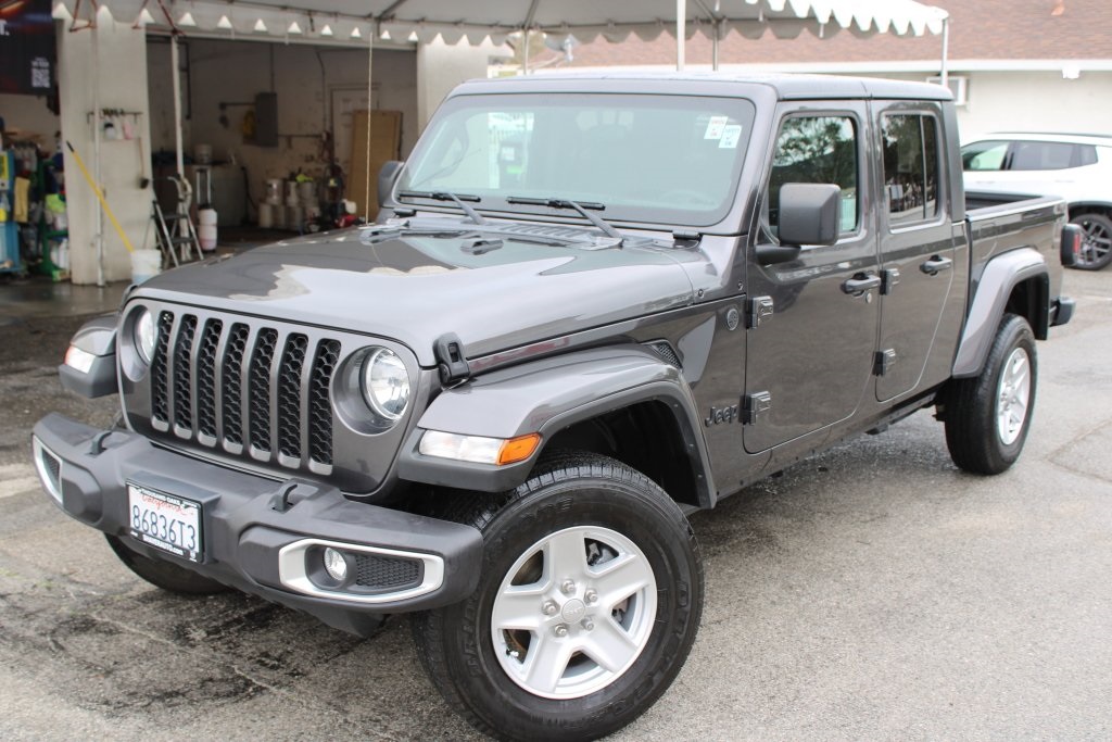 2023 Jeep Gladiator Sport S's photo