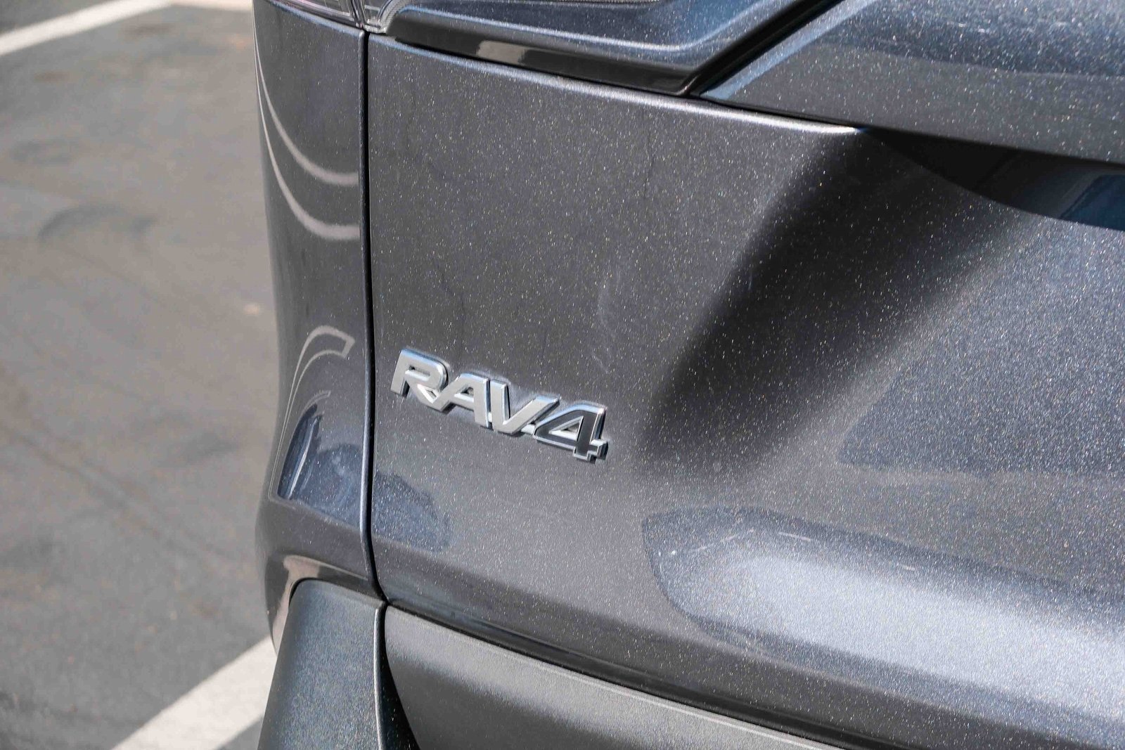 2022 Toyota RAV4 LE photo 12