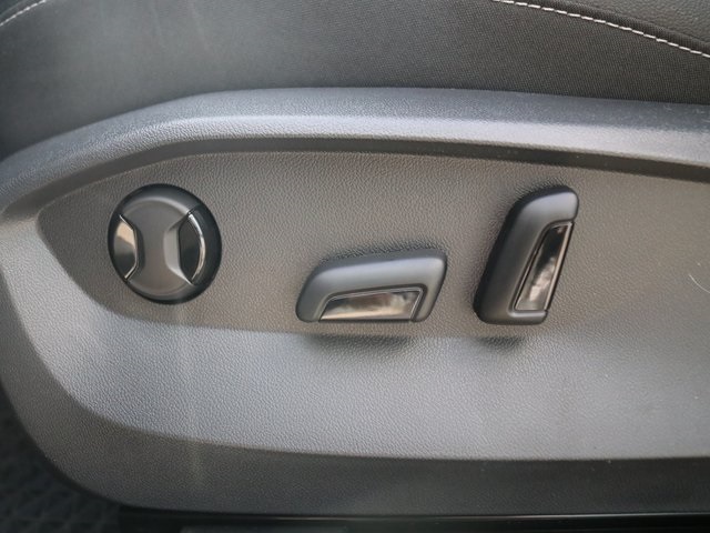 2025 Volkswagen Taos SE photo 7