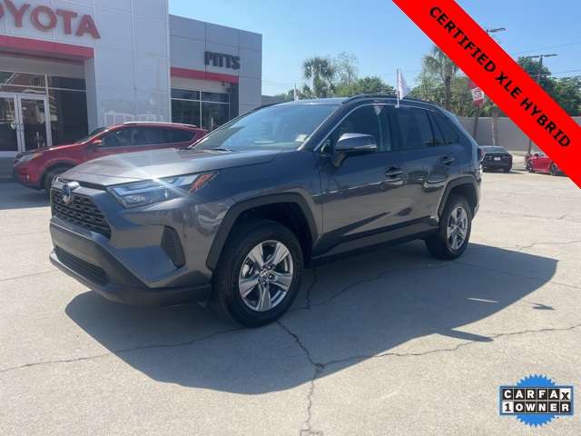 2024 Toyota RAV4 XLE's photo