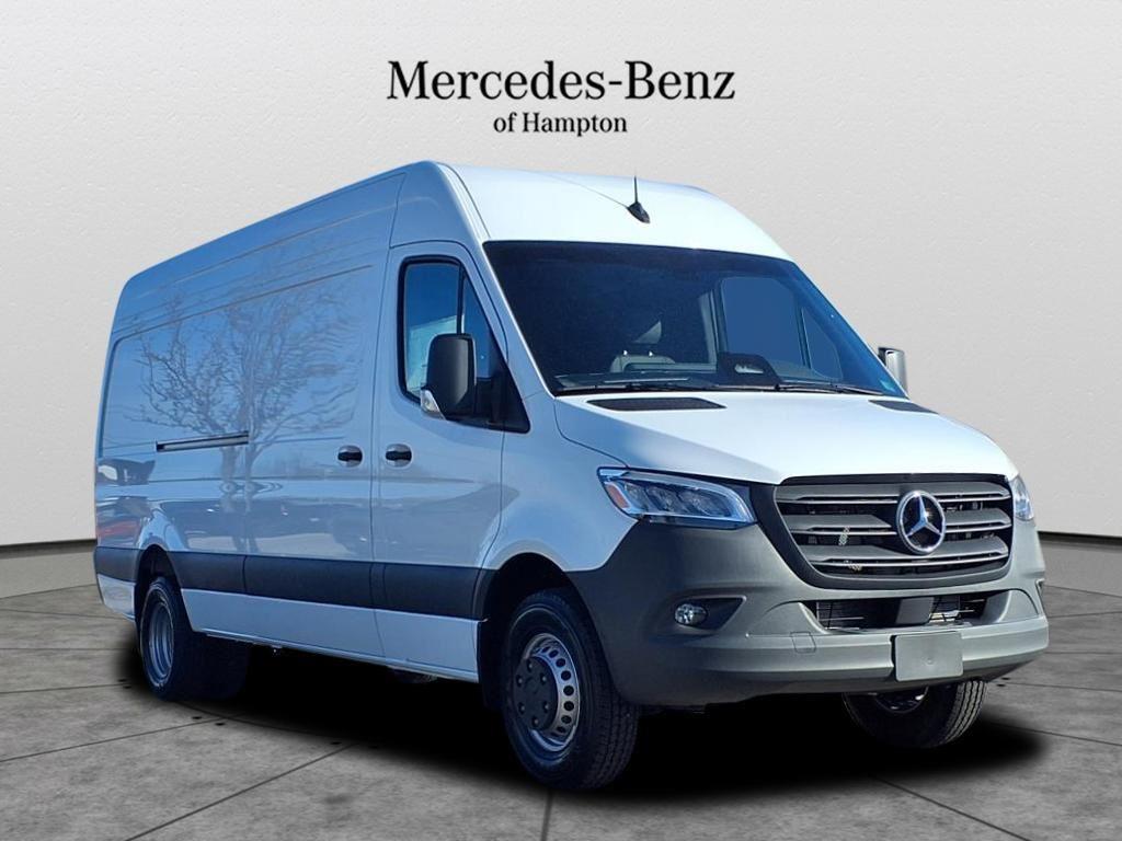 2025 Mercedes-Benz Sprinter Cargo Van Base's photo