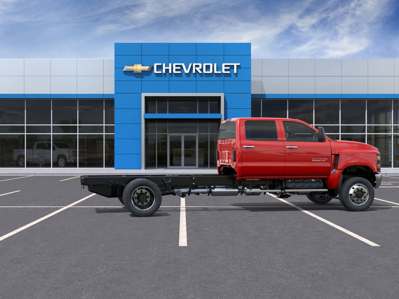 2025 Chevrolet Silverado 6500HD LT photo 4