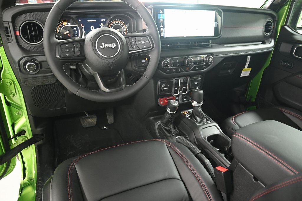 2025 Jeep Wrangler Rubicon photo 17