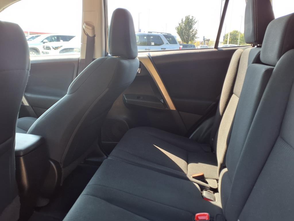 2015 Toyota RAV4 XLE photo 8