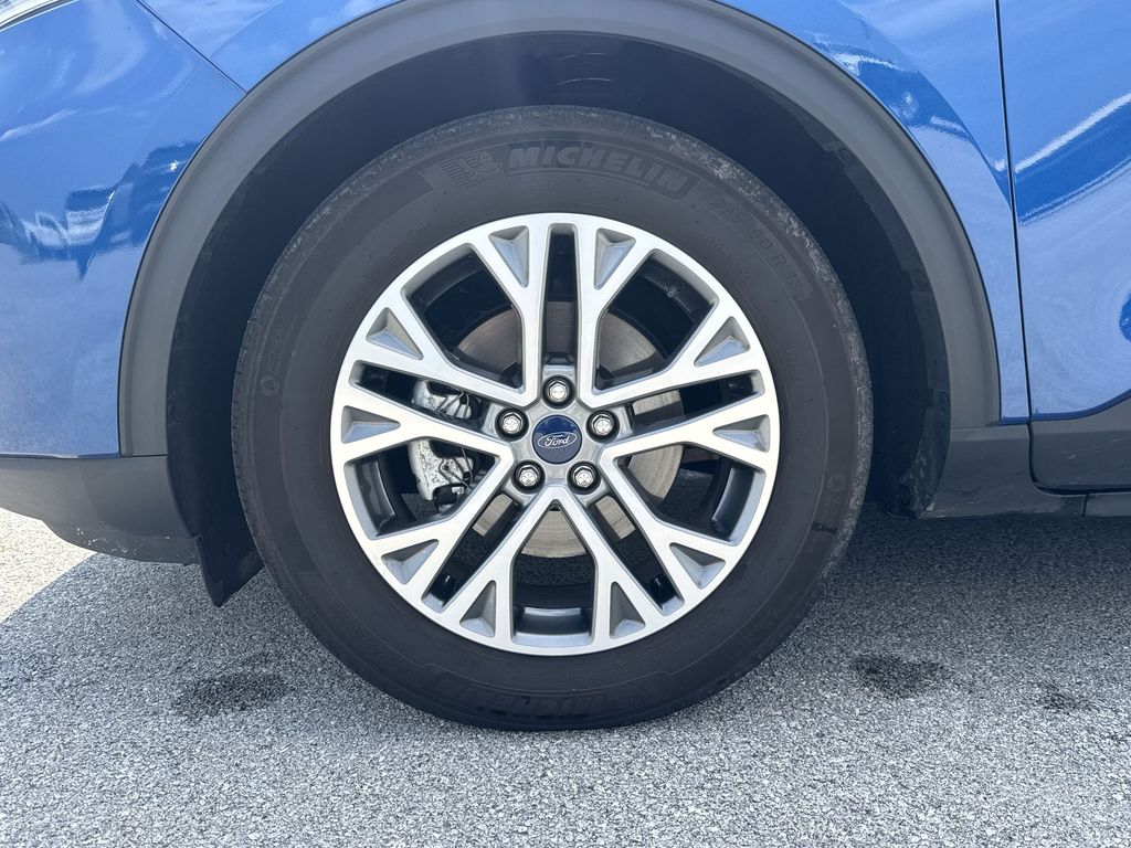 2022 Ford Escape SEL photo 16