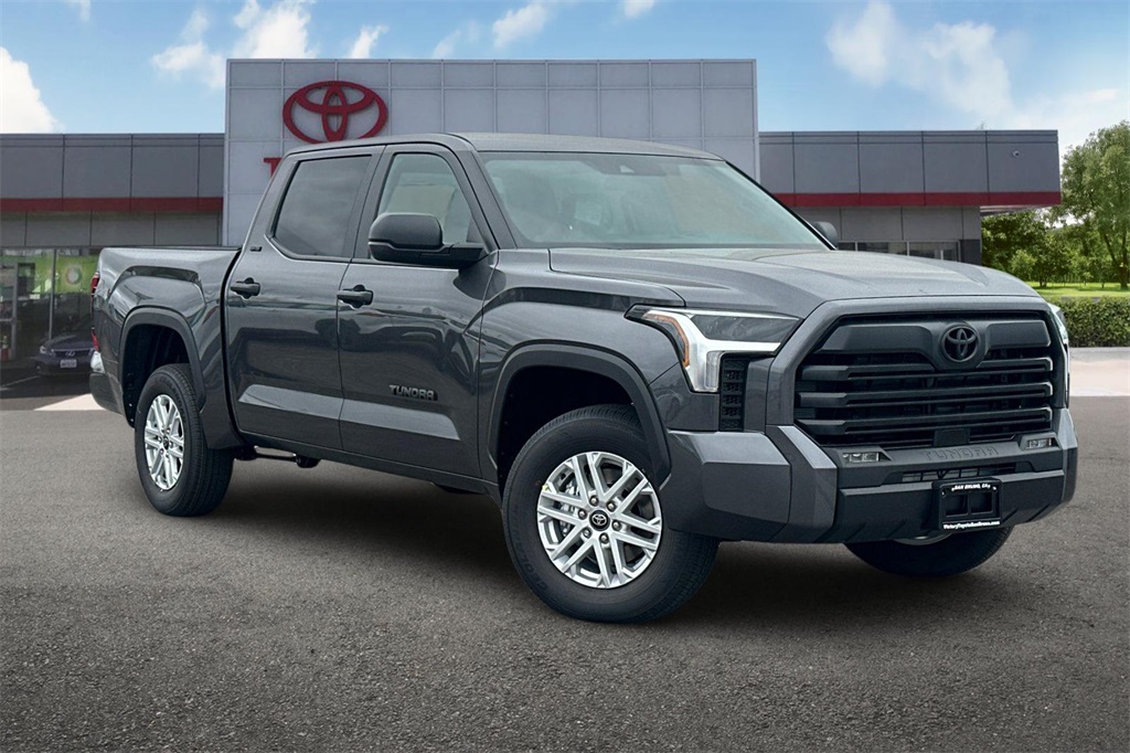 2025 Toyota Tundra SR5 CrewMax photo 2