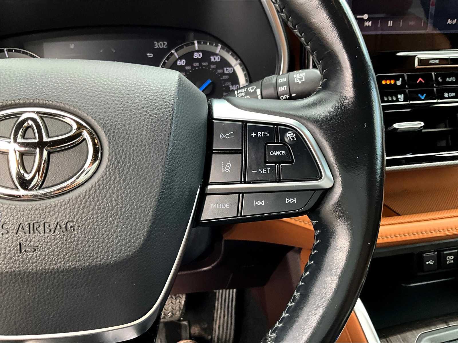 2021 Toyota Highlander Hybrid Platinum photo 25