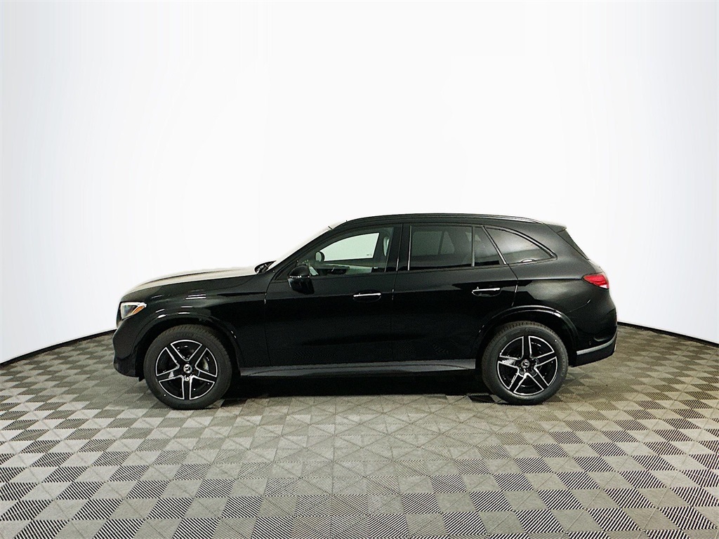 2026 Mercedes Benz GLC 300 4MATIC photo 3