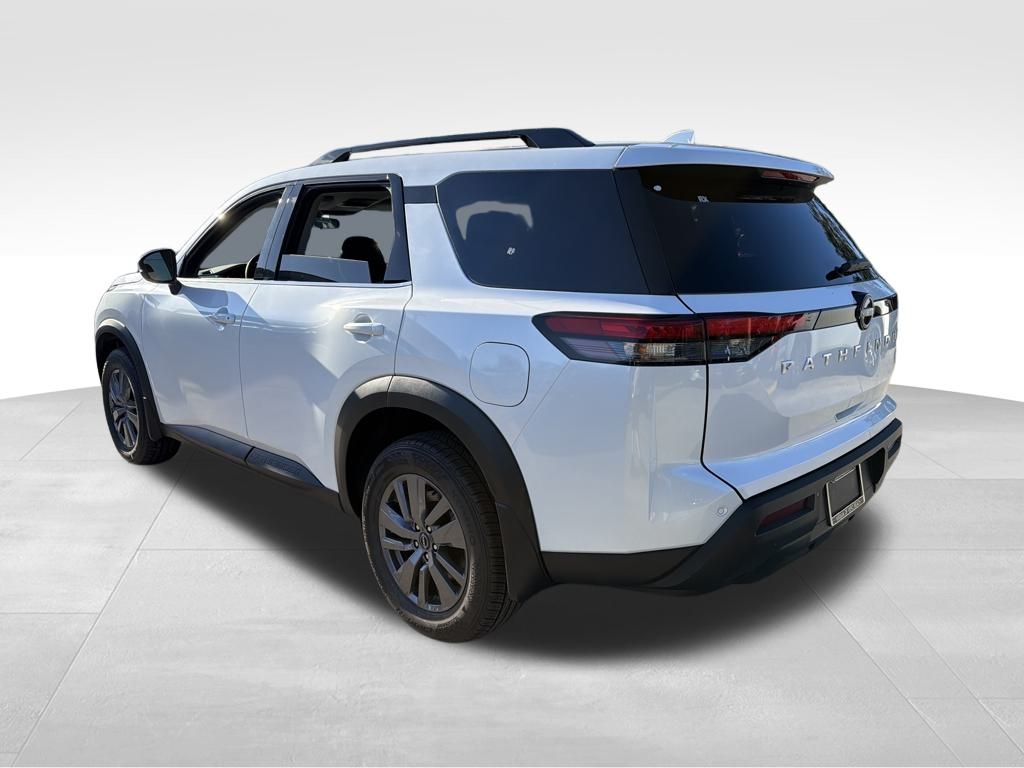 2025 Nissan Pathfinder SV photo 2
