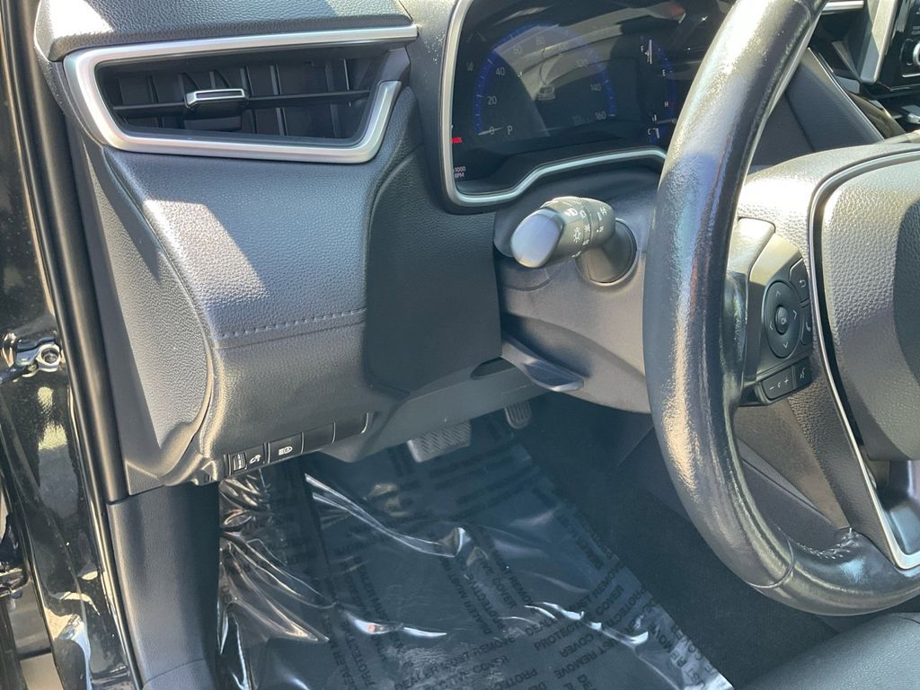 2022 Toyota Corolla Cross XLE photo 10