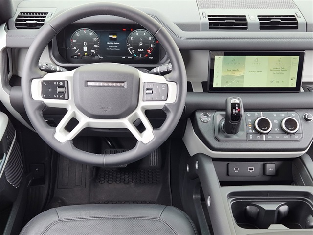 2024 Land Rover Defender 110 S photo 24