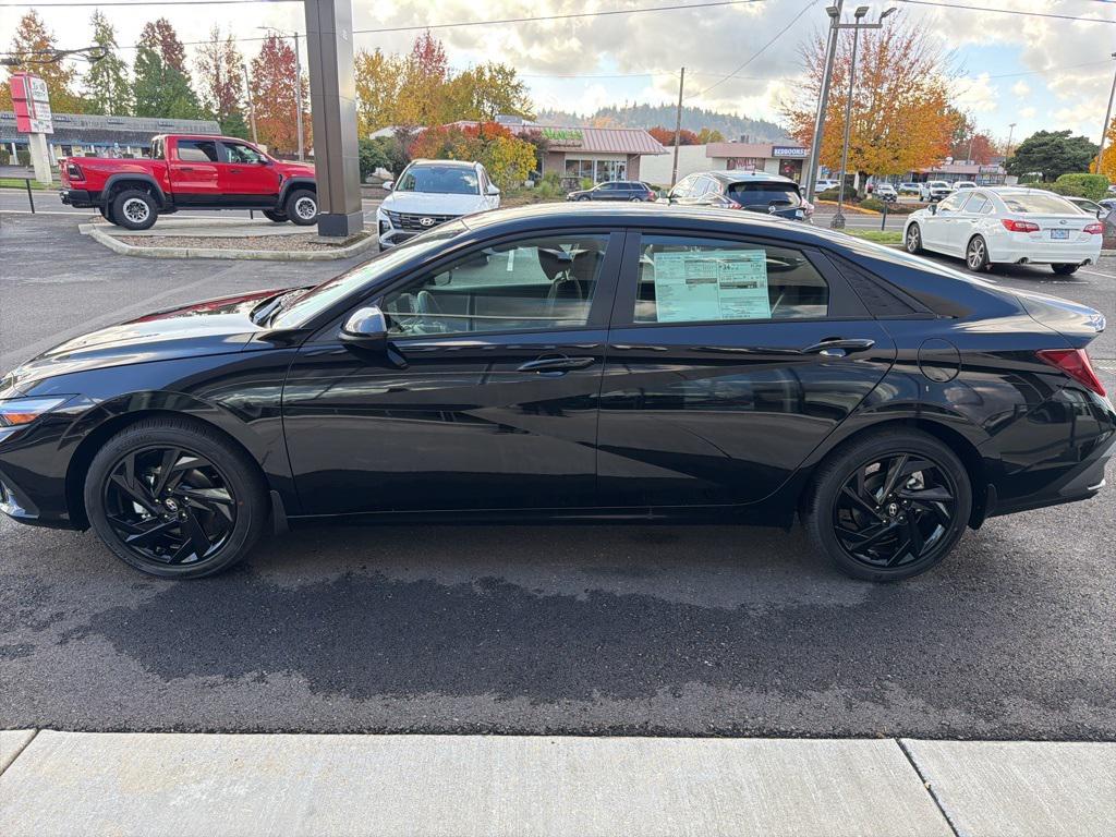 2026 Hyundai Elantra SEL Sport photo 2