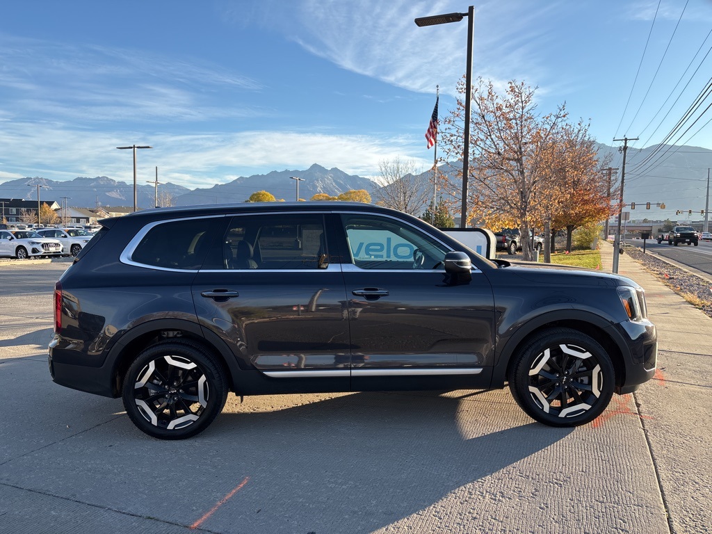 2025 Kia Telluride S photo 2