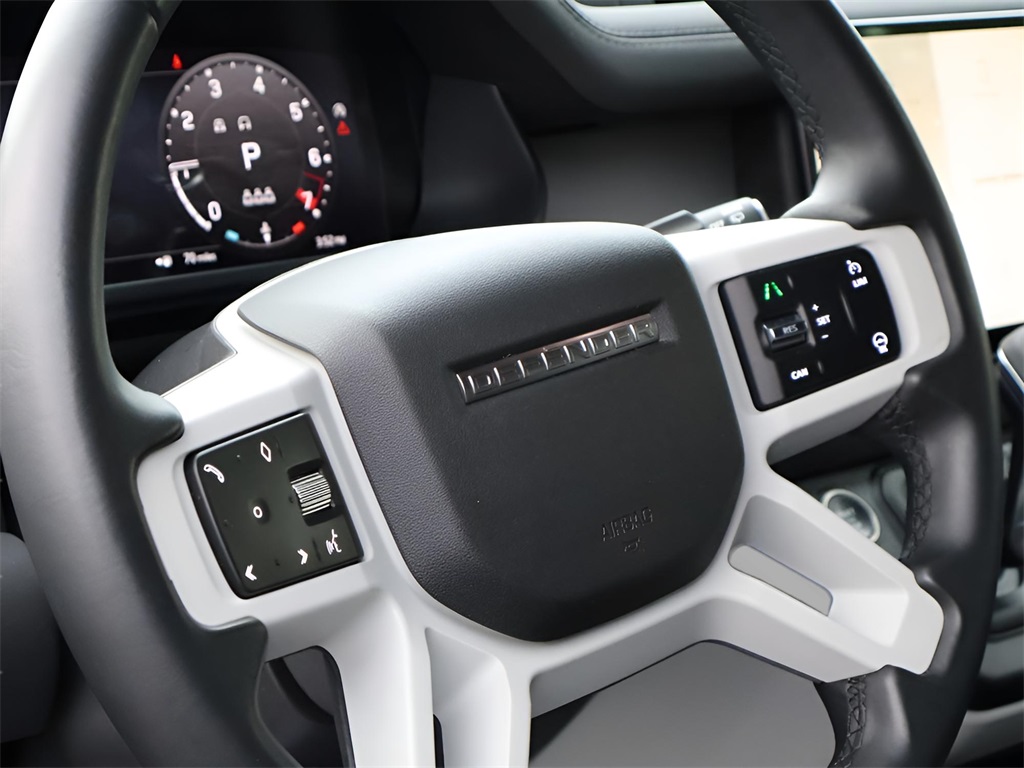 2023 Land Rover Defender 130 SE photo 17