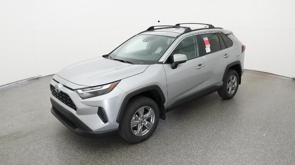 2025 Toyota RAV4 XLE's photo
