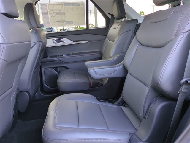 2025 Ford Explorer photo 11