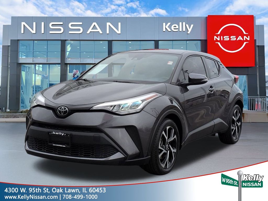 2022 Toyota C-HR XLE's photo