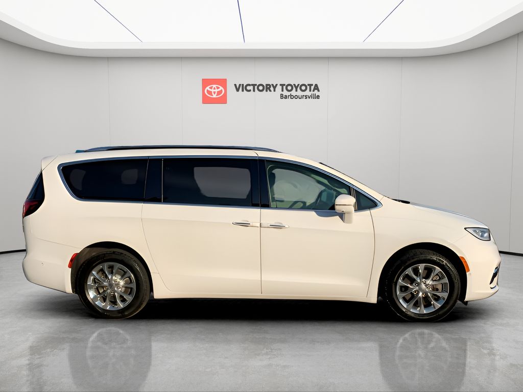 2021 Chrysler Pacifica Touring L photo 2