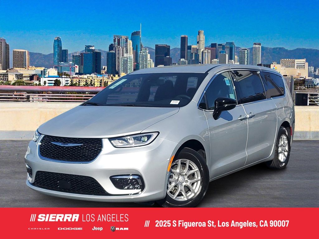 2026 Chrysler Pacifica Select's photo