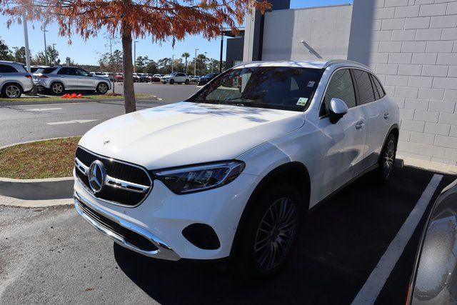 2025 Mercedes-Benz GLC Base's photo