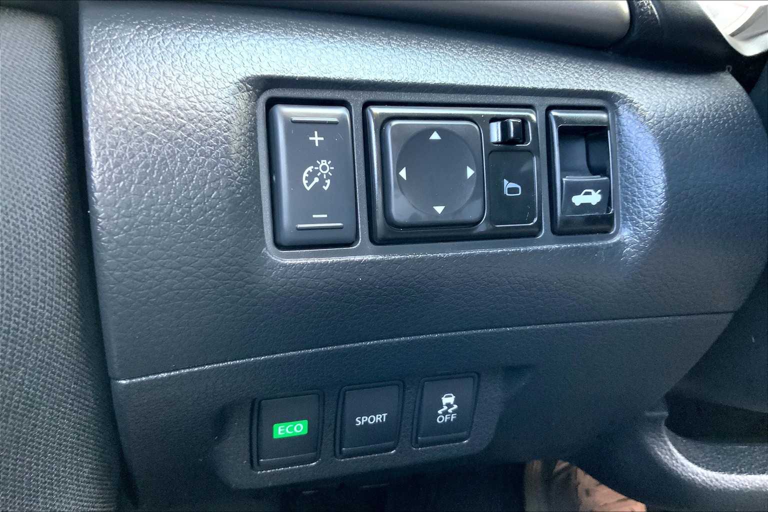 2015 Nissan Sentra SV photo 29